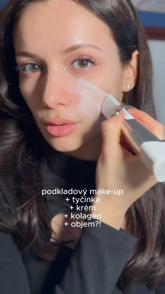 Populárny Elroel Blanc Cover Cream Stick spája pohodlie krému s krytím na úrovni make-upu.✨

Obohatený o francúzsky kolagén a Volufiline™, hydratuje, vyhladzuje a zakrýva nedokonalosti pre žiarivý vzhľad a liftingový efekt.🤍

#skinguru24 #koreanskincare #koreanbeauty #viralproducts #korea2050