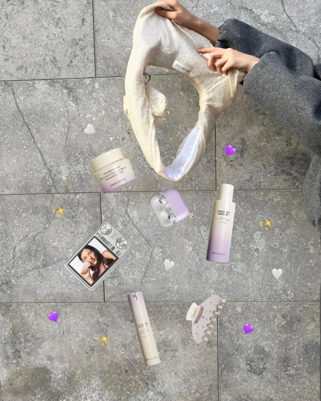 Nakuknite do našej kabelky.✨Aký K-beauty produkt máte vždy pri sebe?💜 @haruharuwonder_official

#skinguru24 #koreanskincare #koreanmakeup #haruharuwonder #trending